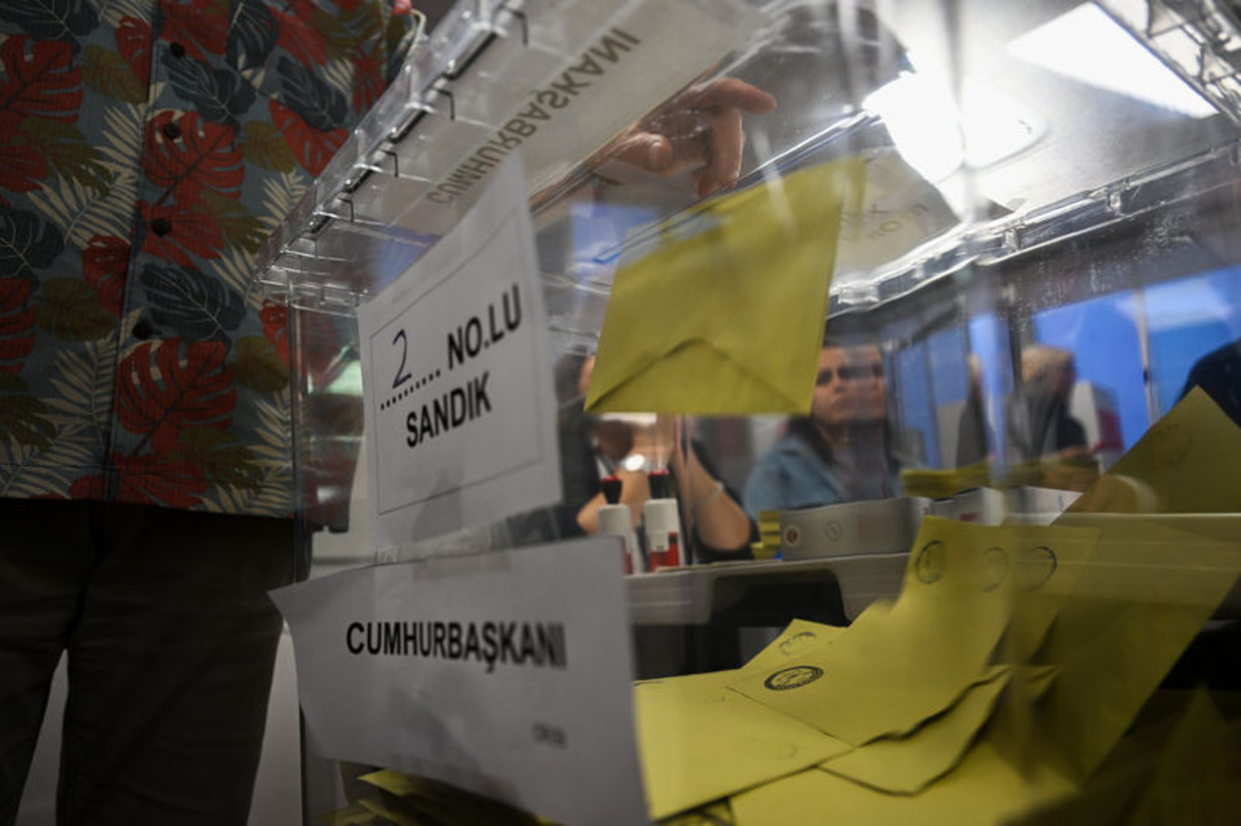 Genel seçimlerin ikinci turu başladı! Yurt dışında vatandaşlar sandığa gidiyor