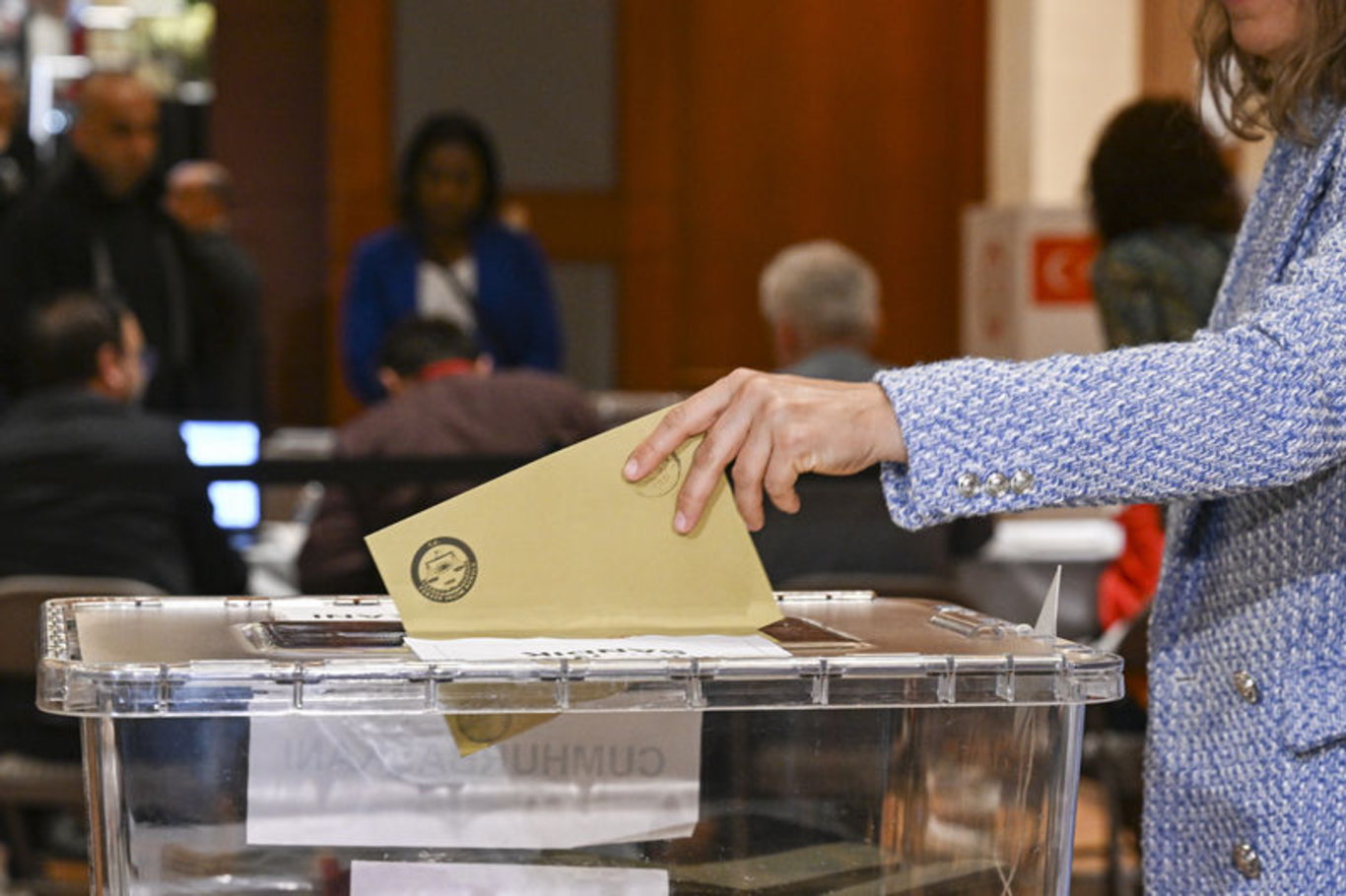 Genel seçimlerin ikinci turu başladı! Yurt dışında vatandaşlar sandığa gidiyor