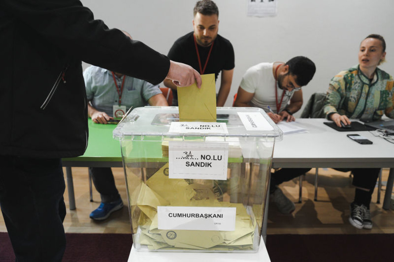 Genel seçimlerin ikinci turu başladı! Yurt dışında vatandaşlar sandığa gidiyor