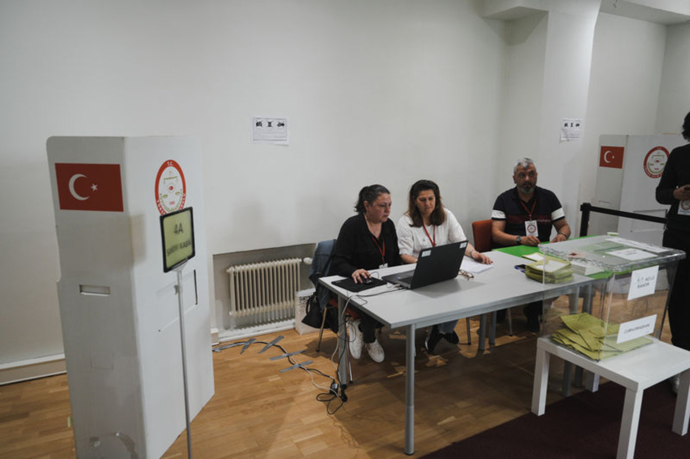 Genel seçimlerin ikinci turu başladı! Yurt dışında vatandaşlar sandığa gidiyor