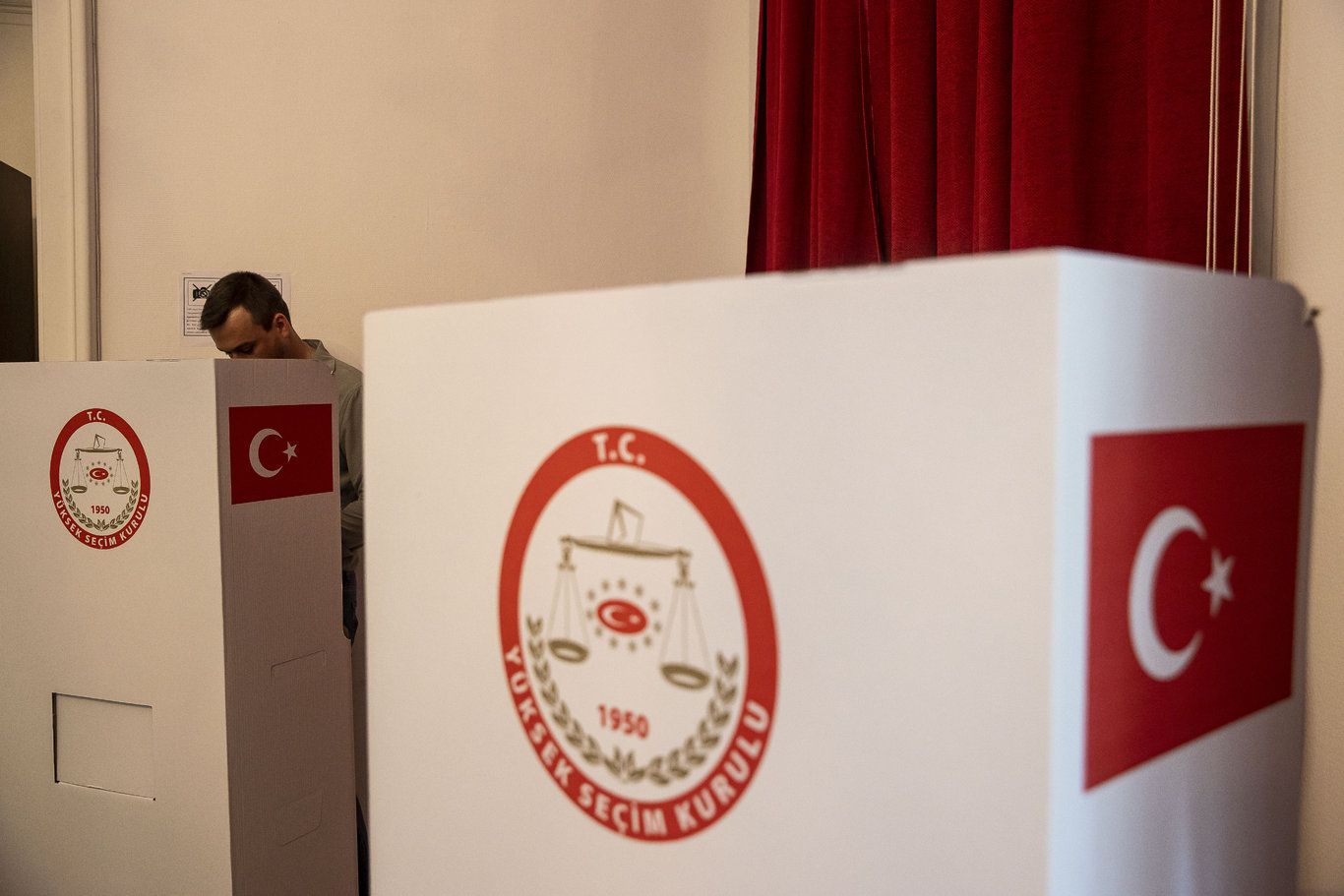 Cumhurbaşkanı Seçimi'nin ikinci turu için yurt dışında oy kullanma işlemi sürüyor: Yurt dışında kaç oy kullanıldı?