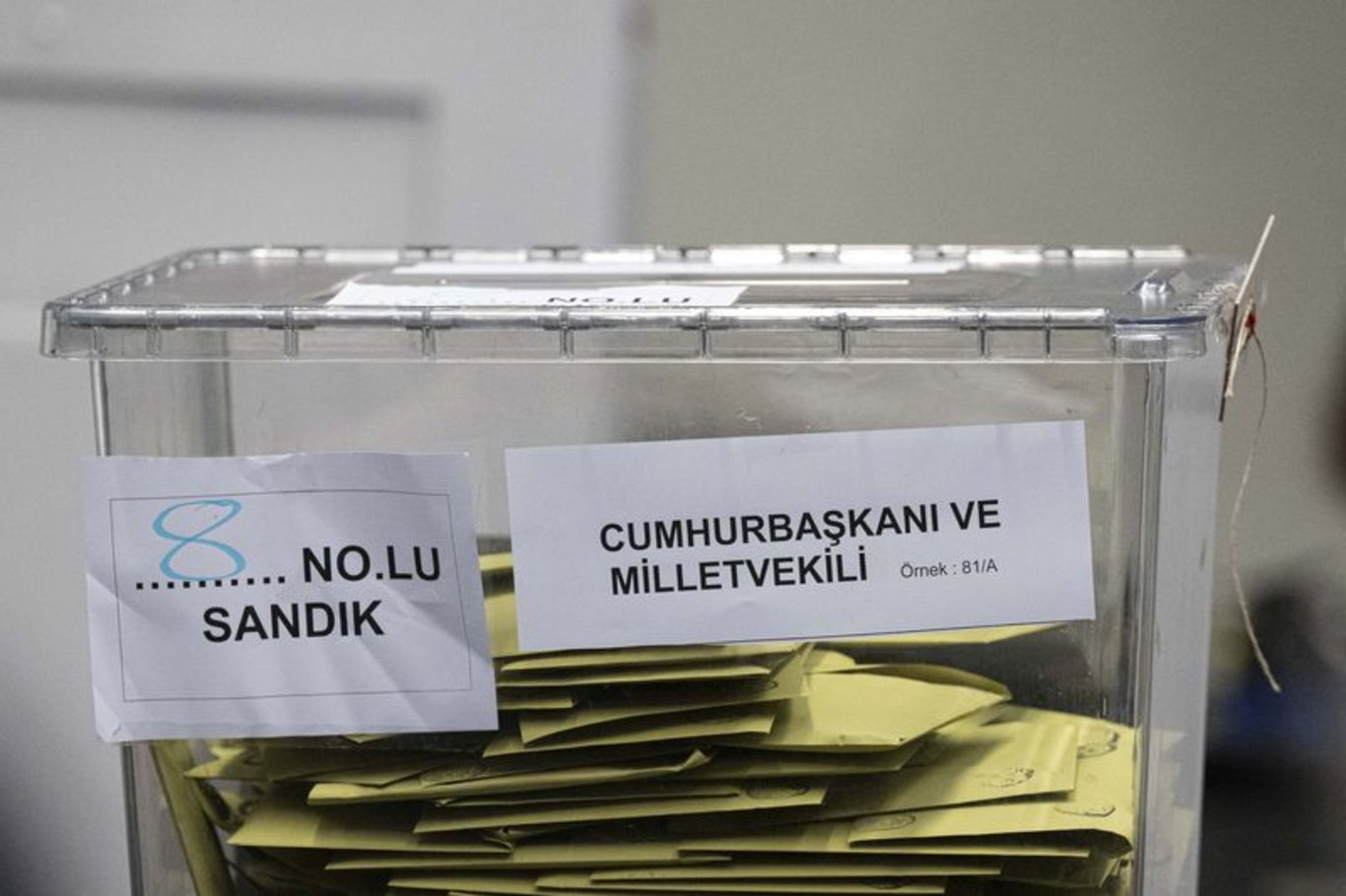 Yurt dışında 14 Mayıs seçimleri için oy verme işlemleri sürüyor: ABD ve İngiltere'de uzun kuyruklar oluştu