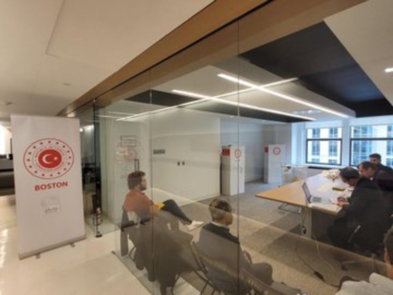 Yurt dışında 14 Mayıs seçimleri için oy verme işlemleri sürüyor: ABD ve İngiltere'de uzun kuyruklar oluştu