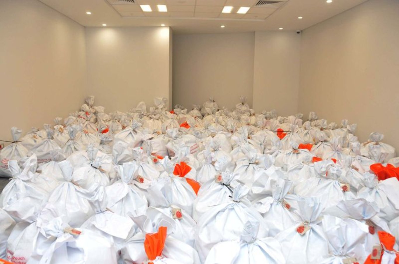 Yurt dışında kullanılan oylar Türkiye'ye getirilmeye başlandı