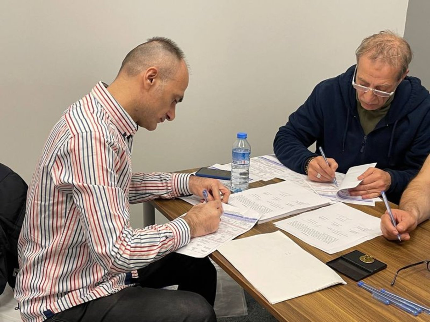 Yurt dışında kullanılan oylar Türkiye'ye getirilmeye başlandı