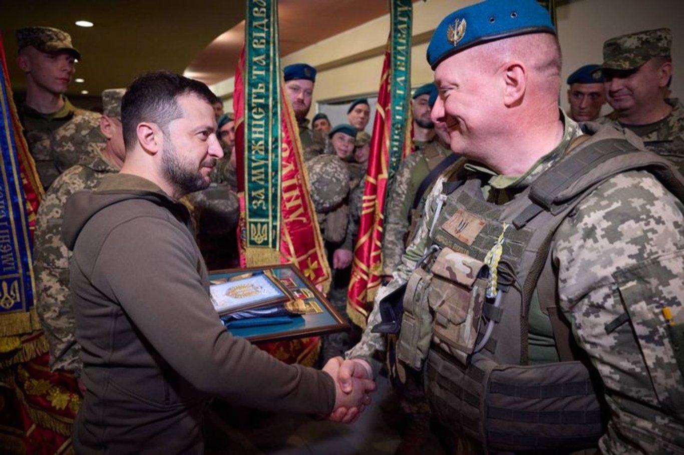 Ukrayna Devlet Başkanı Zelenskiy, Donetsk bölgesinde Ukraynalı askerleri ziyaret etti