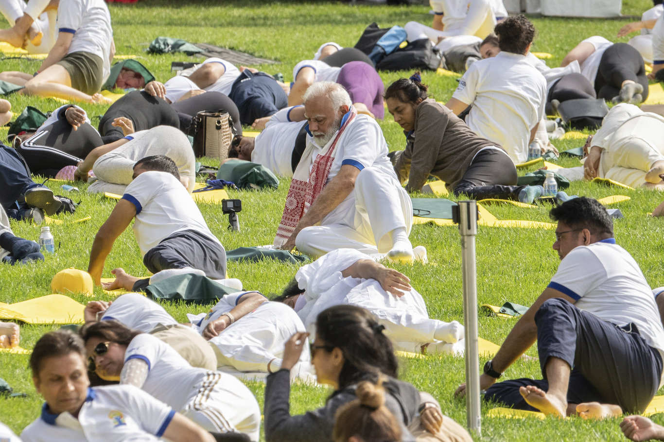 72 yaşındaki Hindistan Başbakanı Modi, New York'ta yoga etkinliğine katıldı