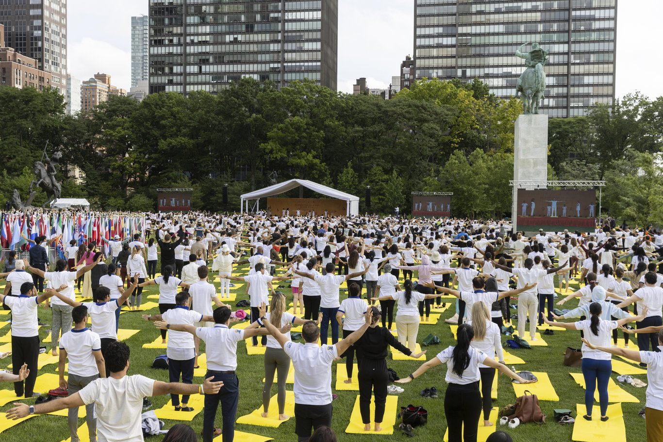 72 yaşındaki Hindistan Başbakanı Modi, New York'ta yoga etkinliğine katıldı