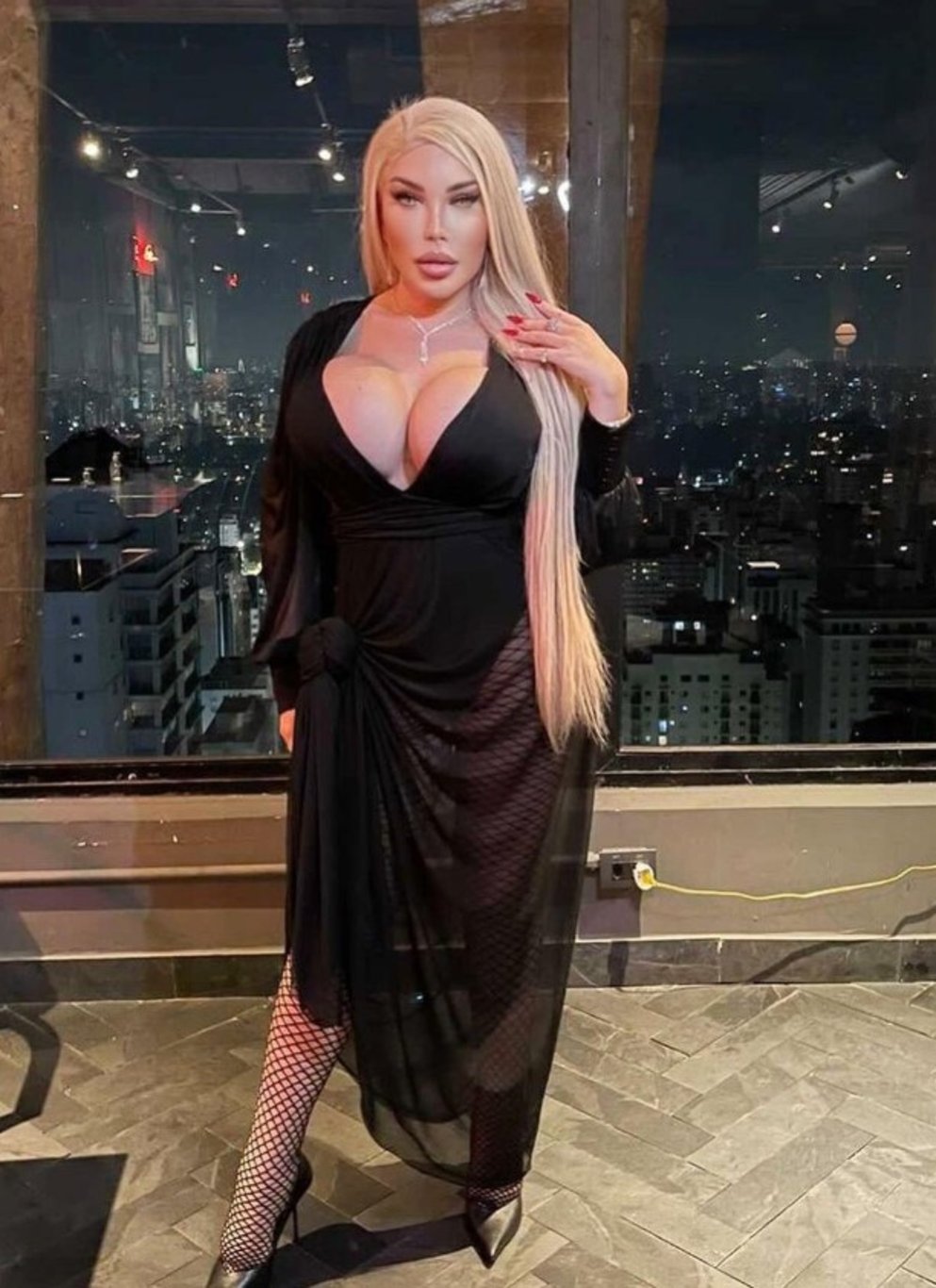 Barbie gibi gözükmek için 1 milyon dolar harcayan Jessica Alves