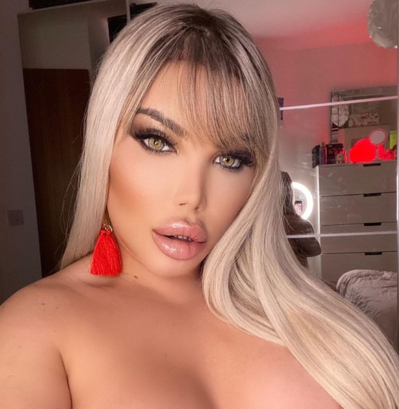 Barbie gibi gözükmek için 1 milyon dolar harcayan Jessica Alves