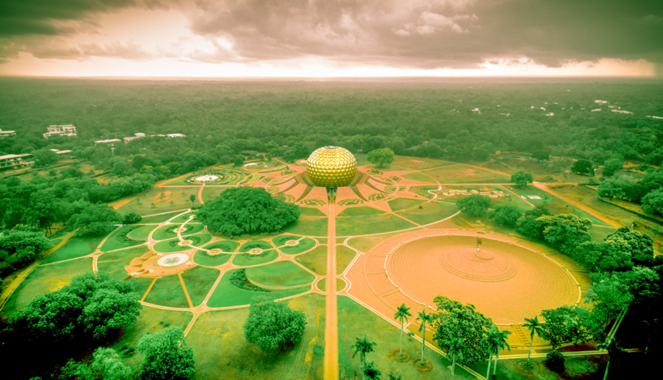 Hindistan'ın Auroville şehrinde yaşayan insanlar para, din ve siyaset olmadan yaşıyor