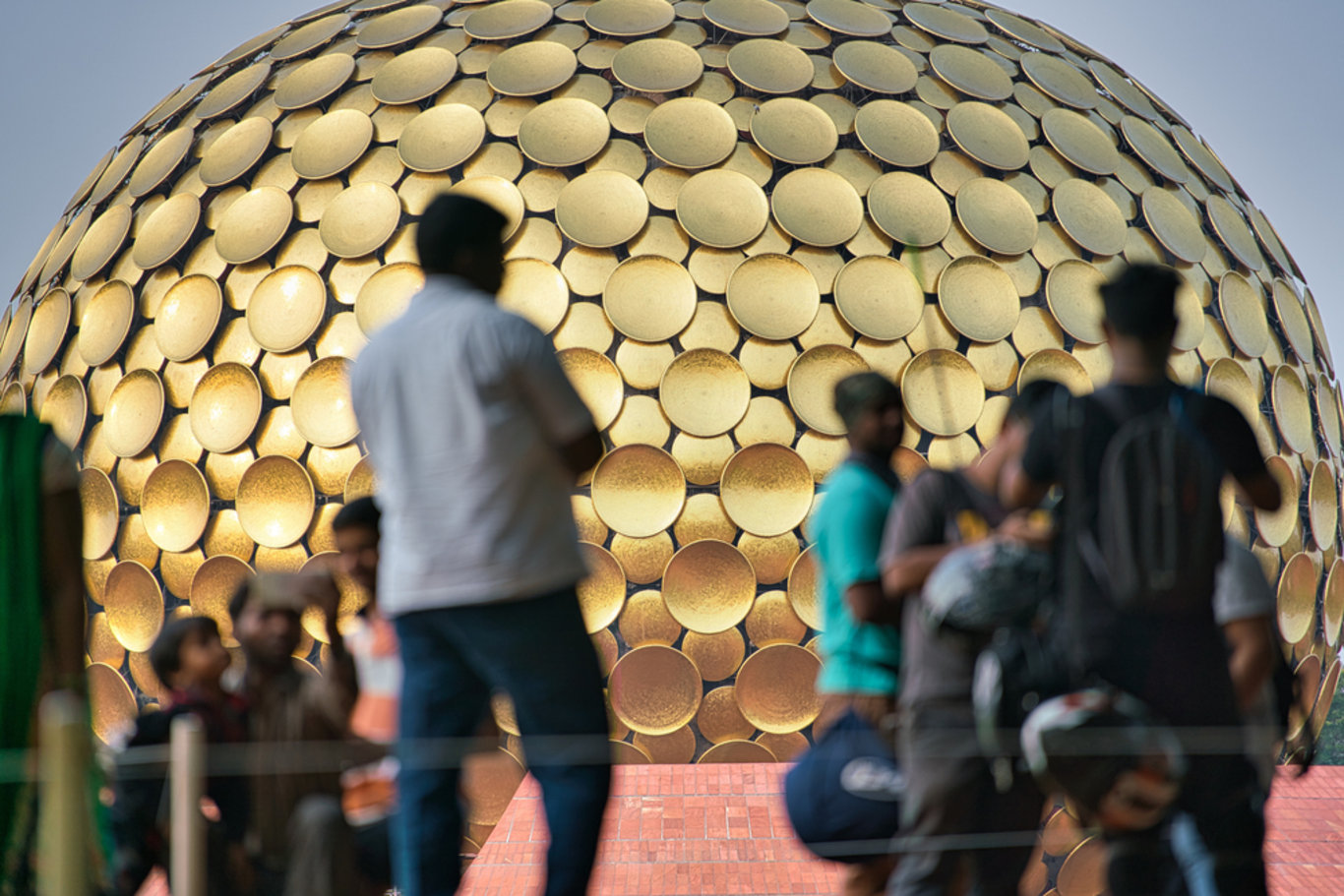 Hindistan'ın Auroville şehrinde yaşayan insanlar para, din ve siyaset olmadan yaşıyor