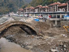 Giresun’da selde yıkılan tarihi köprü onarılıyor