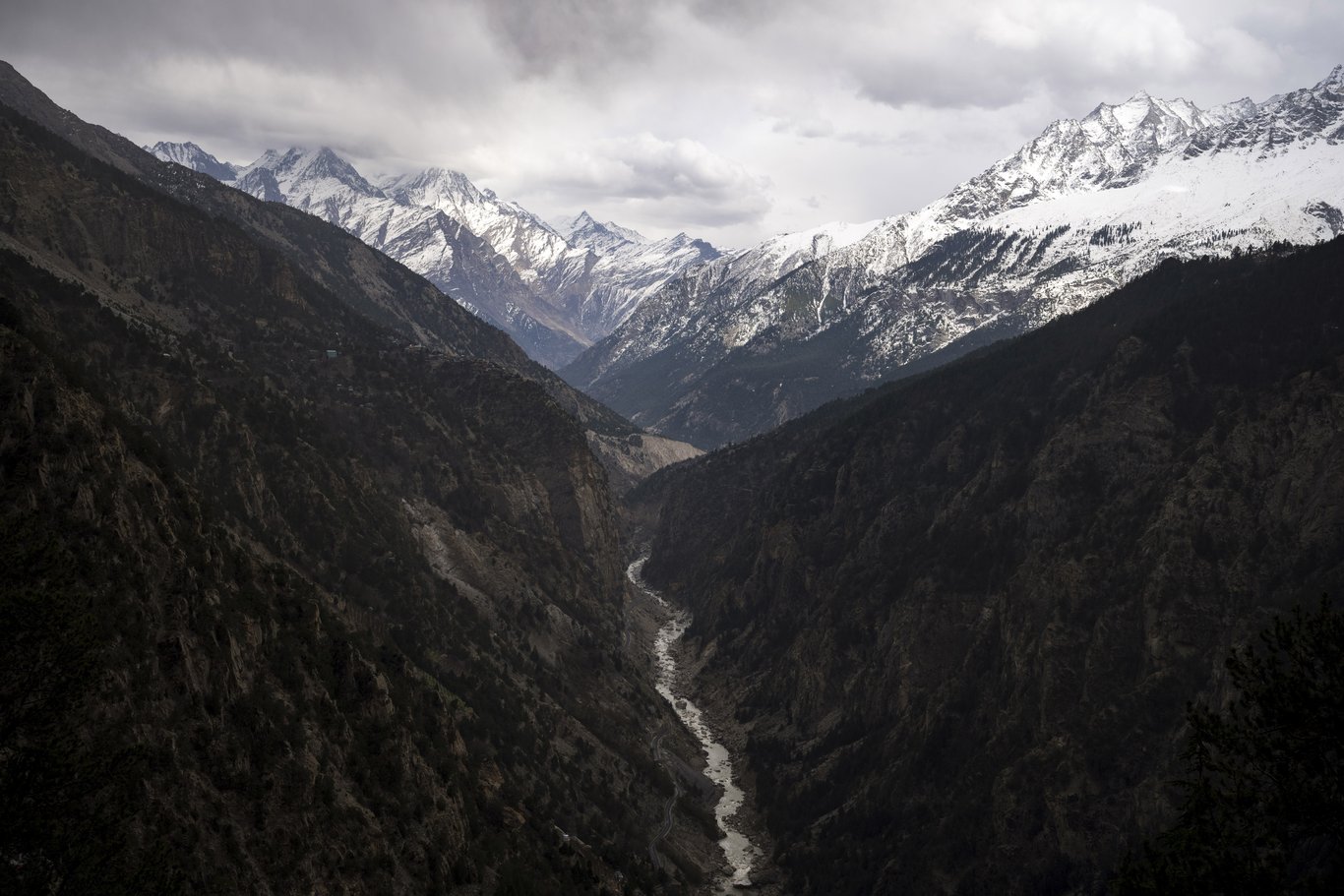 Himalaya buzulları hızla eriyor: 1,9 milyar insanın tatlı suya erişimini etkileyebilir