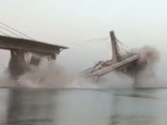 Hindistan’da köprü 2. kez çöktü