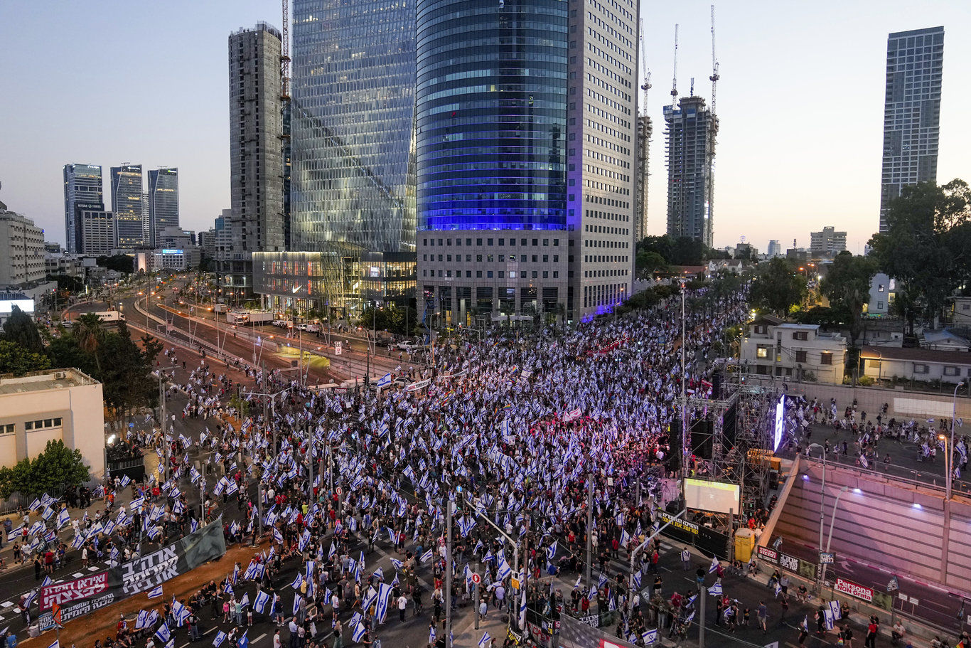 İsrailliler protestoların 25. haftasında yine meydanlarda