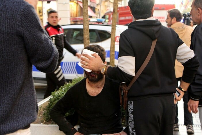 İstiklal Caddesi'ndeki banklar kaldırıldı