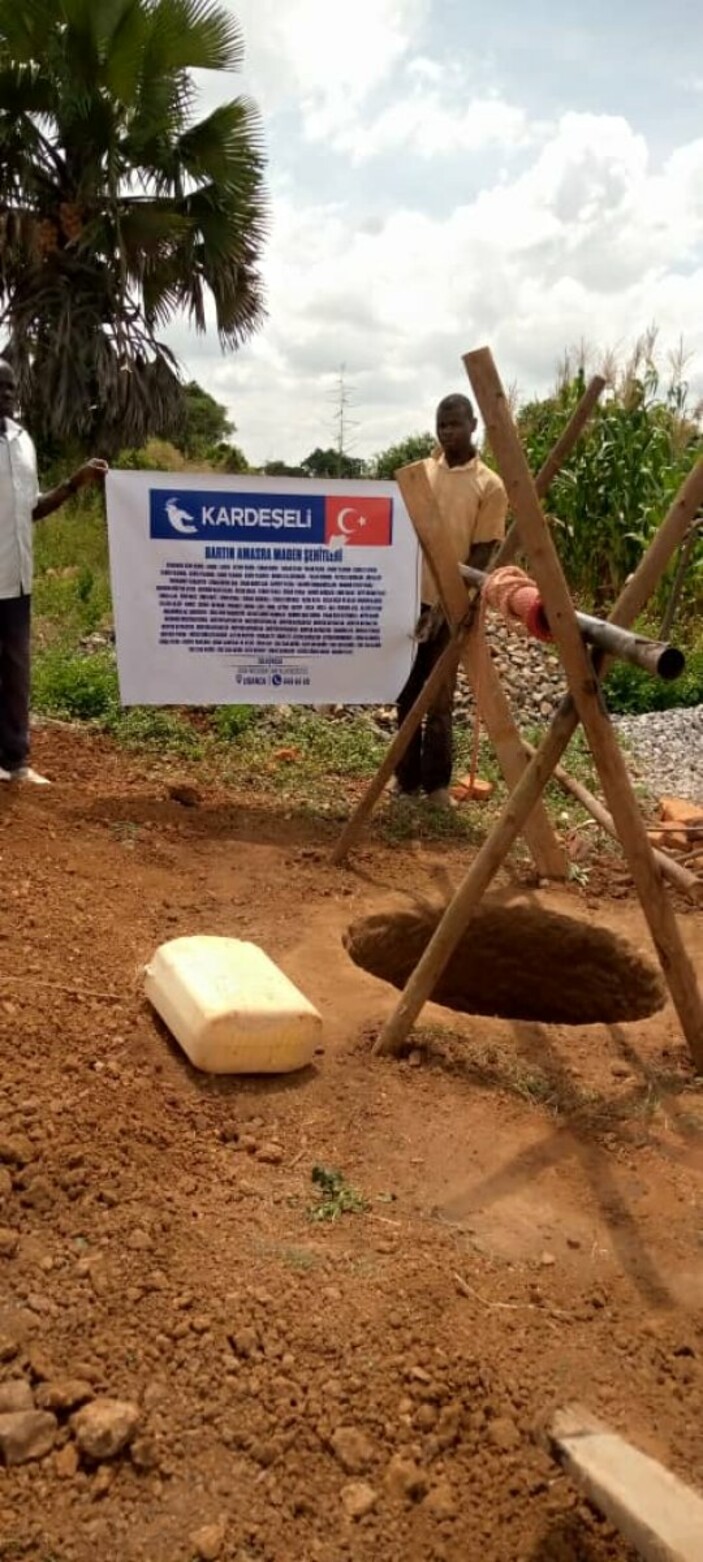 Kardeş Eli Derneği Bartın Amasra’ da hayatını kaybeden maden şehitlerini anısına su kuyusu açtı