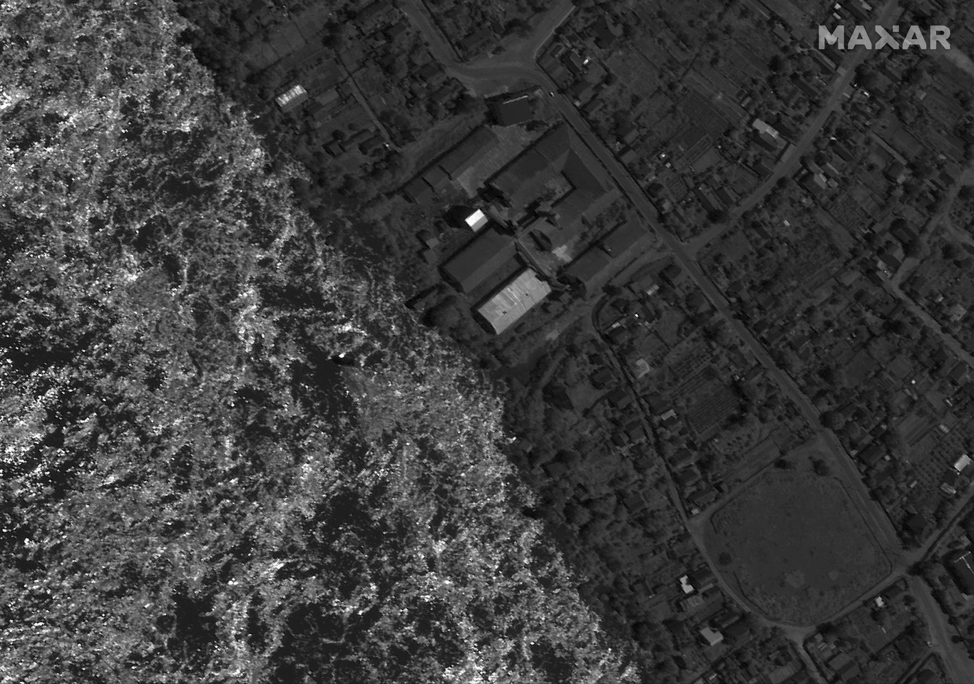 Ukrayna'da Kakhovka Barajı vuruldu, binlerce kişi tehlikede: Yıkım uydudan görüldü!