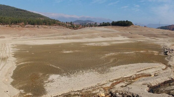 Bursa'nın içme suyunu karşılayan baraj kuraklık noktasında