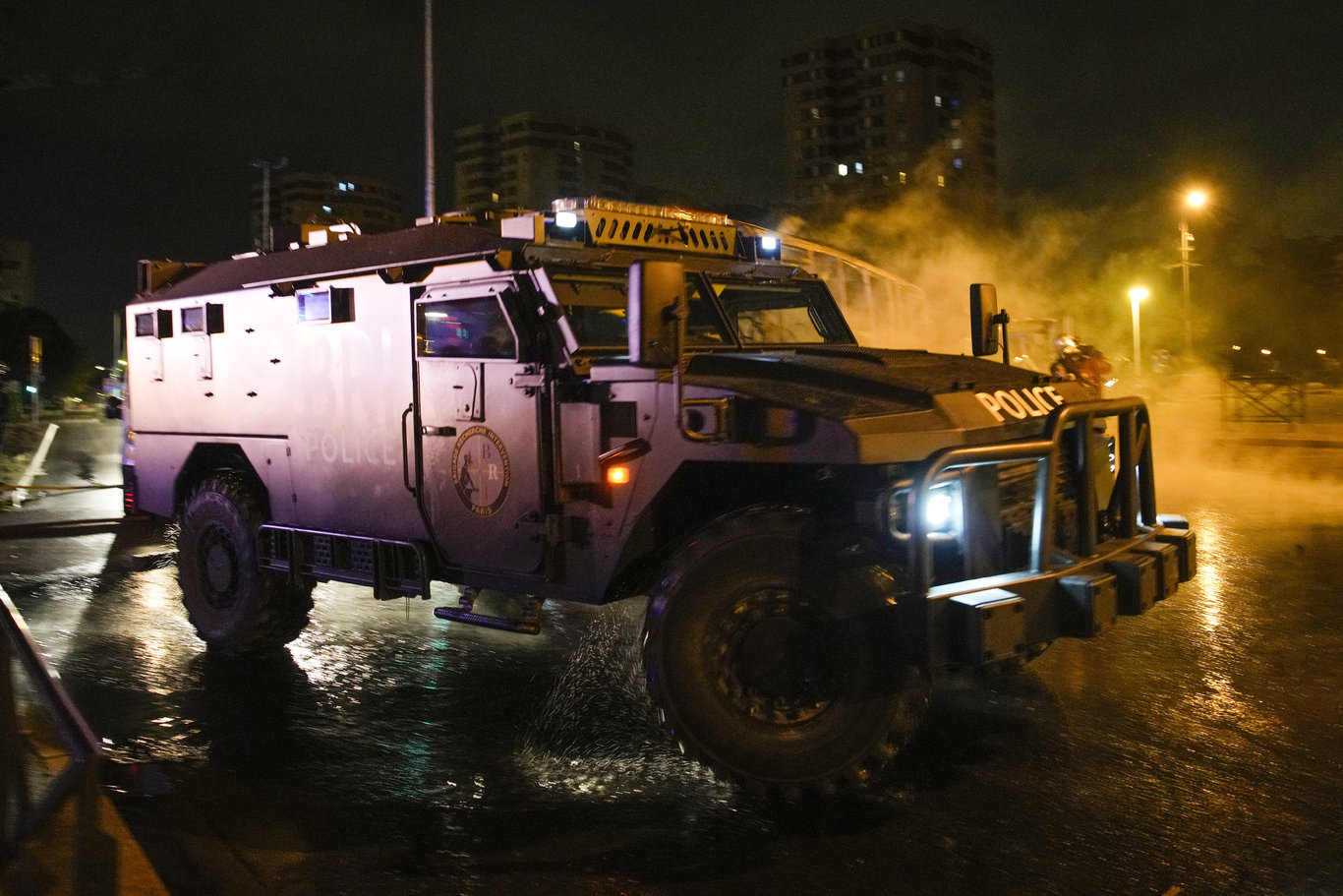 Fransa'daki protestolarda son durum! Son dakika: Hayatını kaybeden gencin ailesinden ilk açıklama geldi!