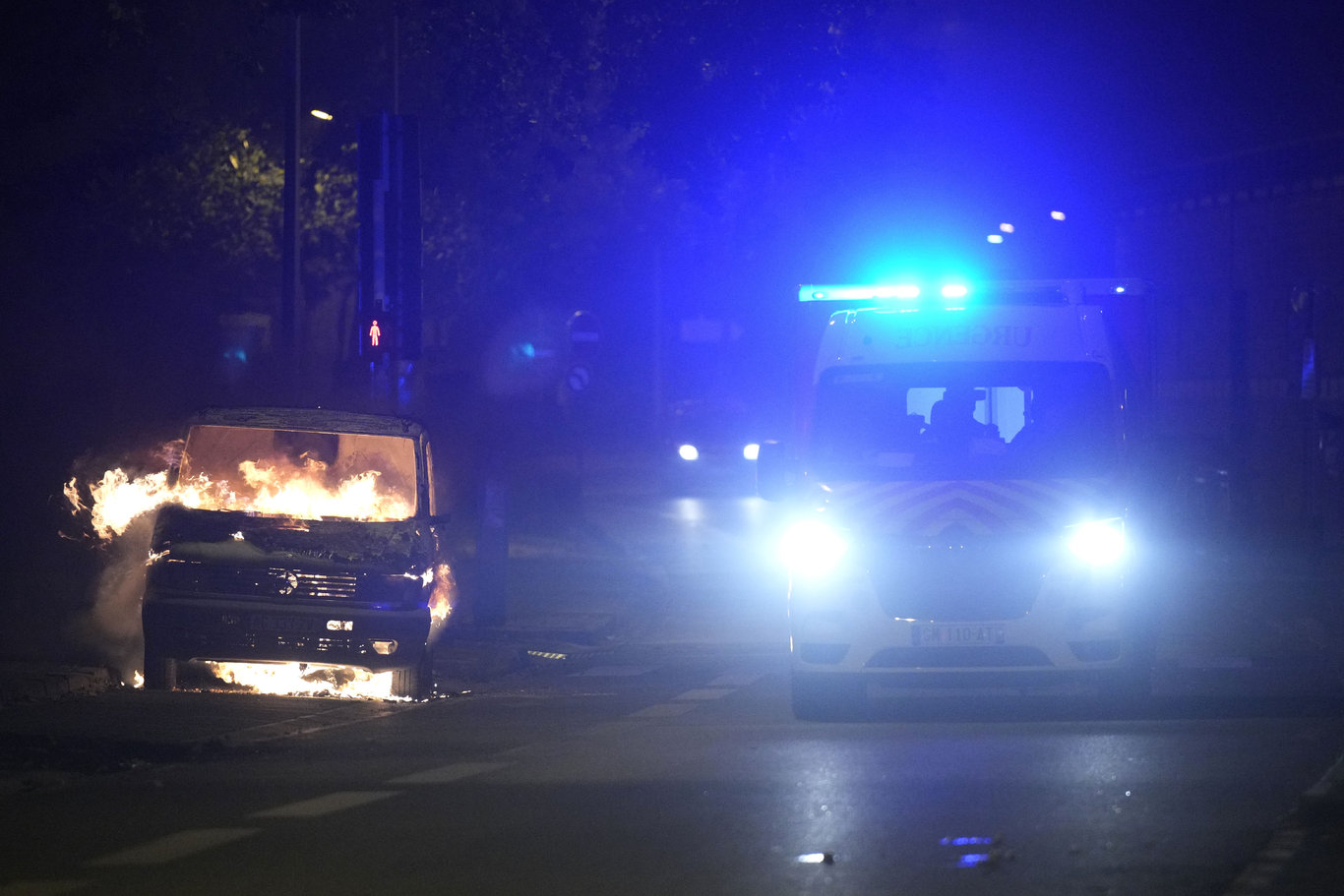 Fransa'daki protestolarda son durum! Son dakika: Hayatını kaybeden gencin ailesinden ilk açıklama geldi!