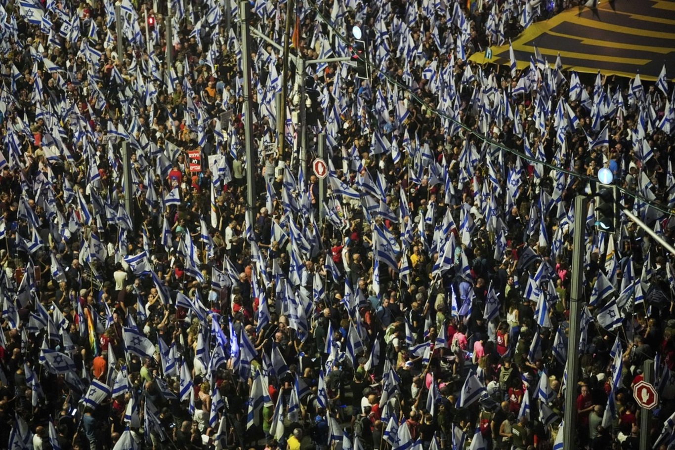 Protestolar sürüyor: İsrail'de binlerce kişi sokaklarda