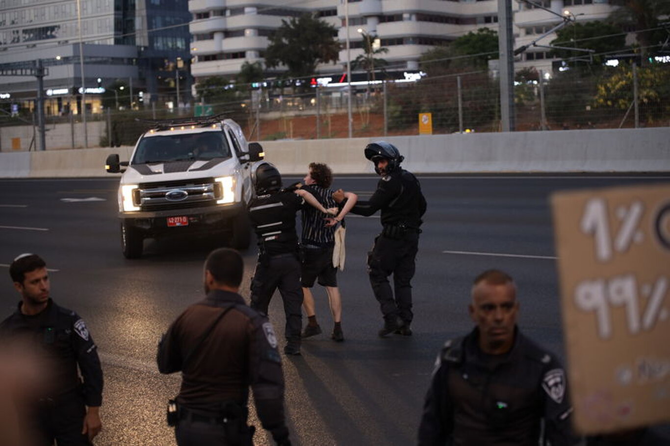 Protestolar sürüyor: İsrail'de binlerce kişi sokaklarda