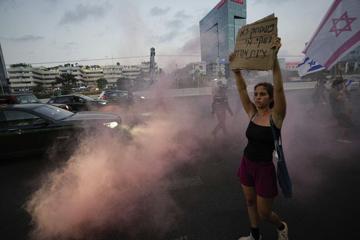 Protestolar sürüyor: İsrail'de binlerce kişi sokaklarda