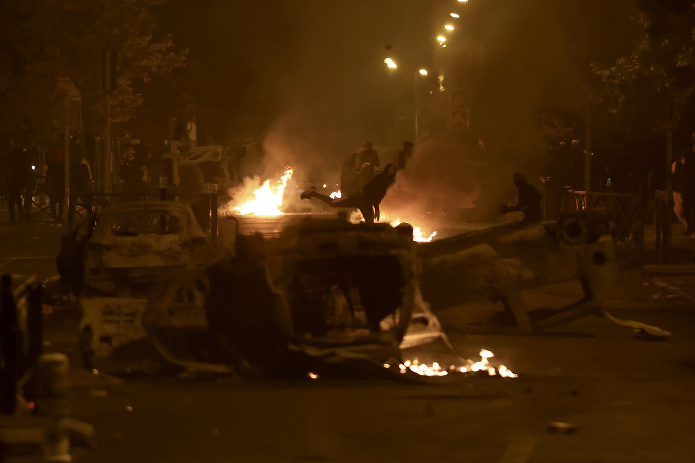 Fransa protestolarında son durum: Fransa'da sular duruldu mu? Protestolar 6. gecesinde devam etti