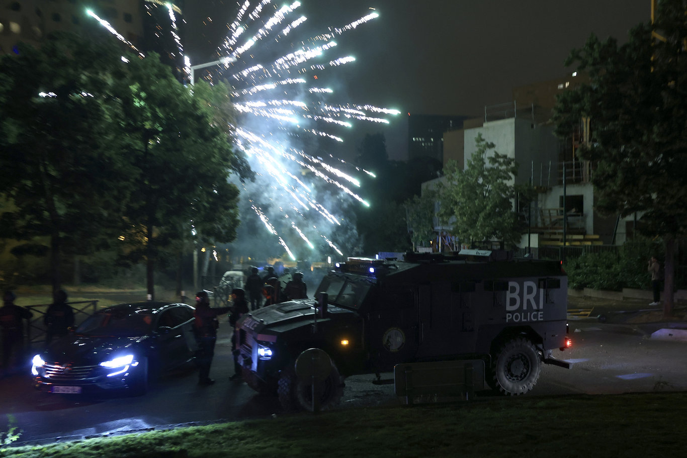 Fransa protestolarında son durum: Fransa'da sular duruldu mu? Protestolar 6. gecesinde devam etti