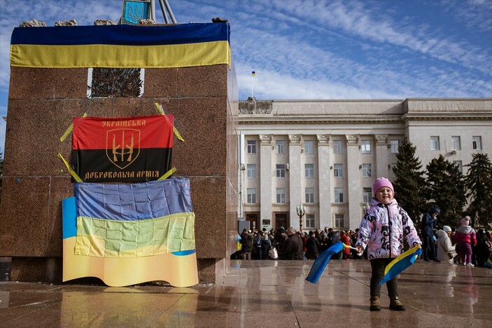 Rus askerlerinin geri çekildiği Herson'daki kutlamalara Zelensky de katıldı