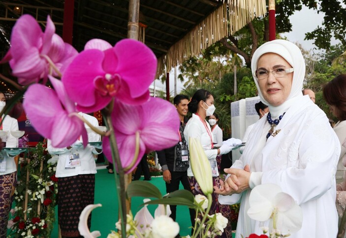 Emine Erdoğan, Endonezya’da lider eşleriyle görüştü