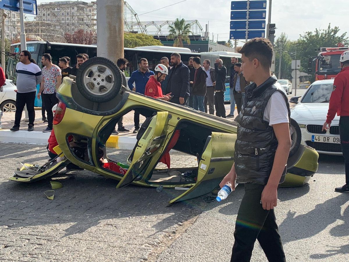 Şanlıurfa da kaza yapan otomobil ters döndü: 2 yaralı #2