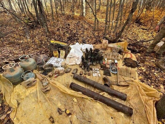 Tunceli’de sığınak içerisinde çok sayıda yaşam malzemesi ele geçirildi