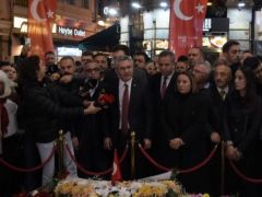 CHP heyeti İstiklal Caddesi’nde kurulan platformu ziyaret etti