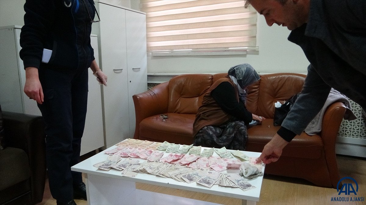 Çorum da yakalanan dilencinin üzerinden 913 lira çıktı #1