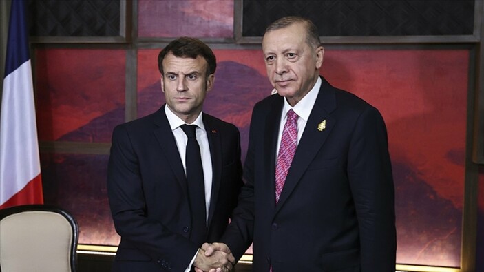 Emmanuel Macron: Erdoğan, barış görüşmelerinde etkin rol oynuyor