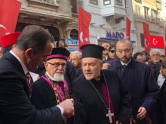 İstiklal Caddesi’nde teröre karşı birlik ve beraberlik yürüyüşü düzenlendi