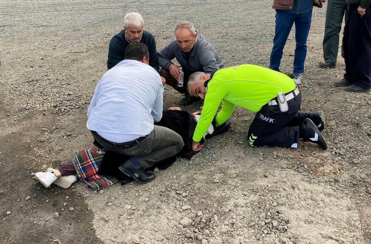 Samsun da epilepsi nöbeti geçiren kızın yardımına polis koştu #1