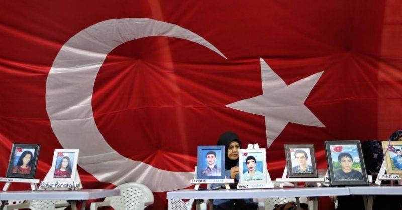 Evlat nöbetindeki ailelerin direnişi sürüyor