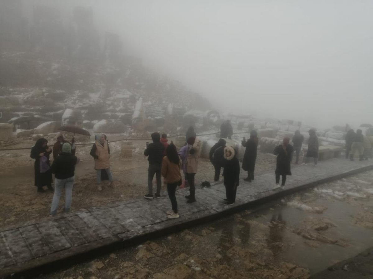 Nemrut Dağı nda turistler kar heyecanı yaşadı #3