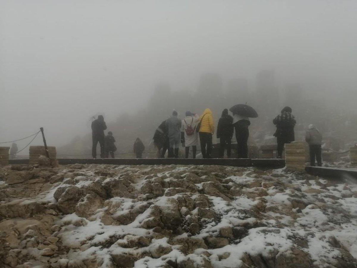 Nemrut Dağı nda turistler kar heyecanı yaşadı #4